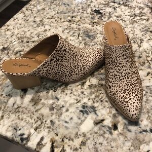 Women’s 8.5 Spotted Heeled Mules